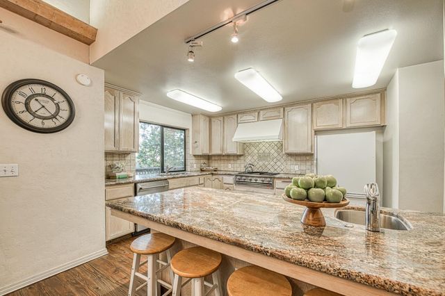 39571 Crest Point Ln, Shaver Lake, CA 93664