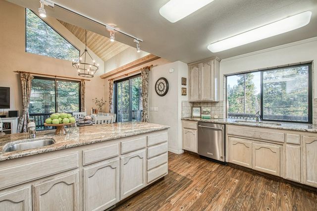39571 Crest Point Ln, Shaver Lake, CA 93664