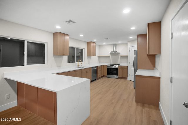 3009 W GAIL Road, Phoenix, AZ 85029