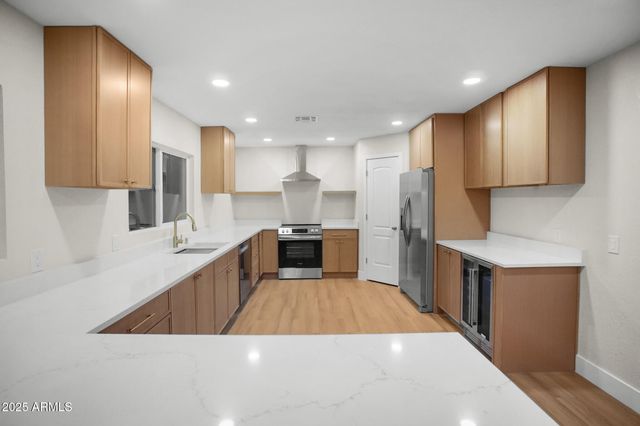 3009 W GAIL Road, Phoenix, AZ 85029