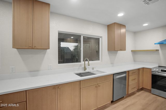 3009 W GAIL Road, Phoenix, AZ 85029