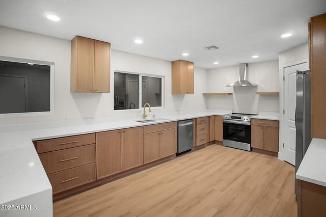 3009 W GAIL Road, Phoenix, AZ 85029