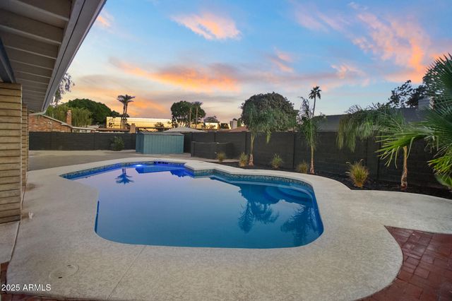 3009 W GAIL Road, Phoenix, AZ 85029