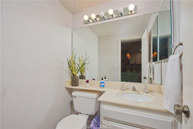 5711 Owensmouth 107, Woodland Hills, CA 91367