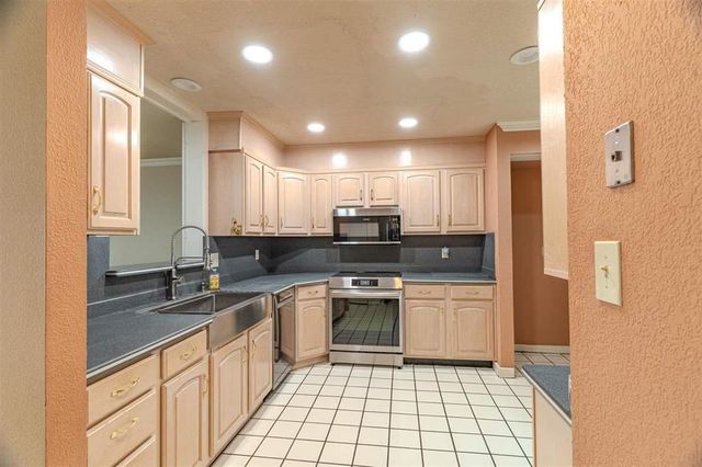 417 NW Chimney Creek Dr, Lawton, OK 73505