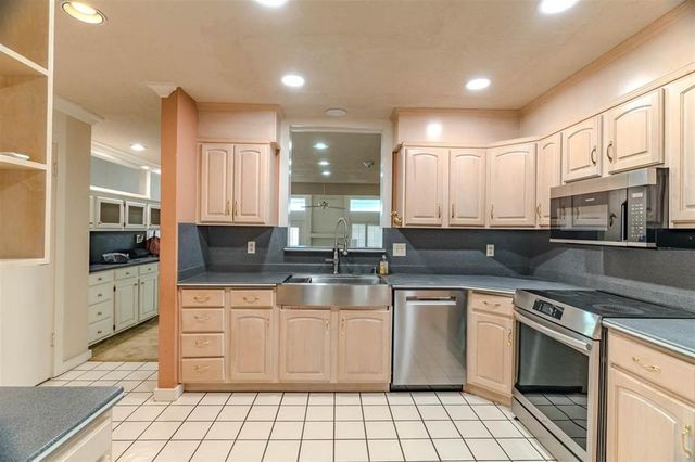 417 NW Chimney Creek Dr, Lawton, OK 73505