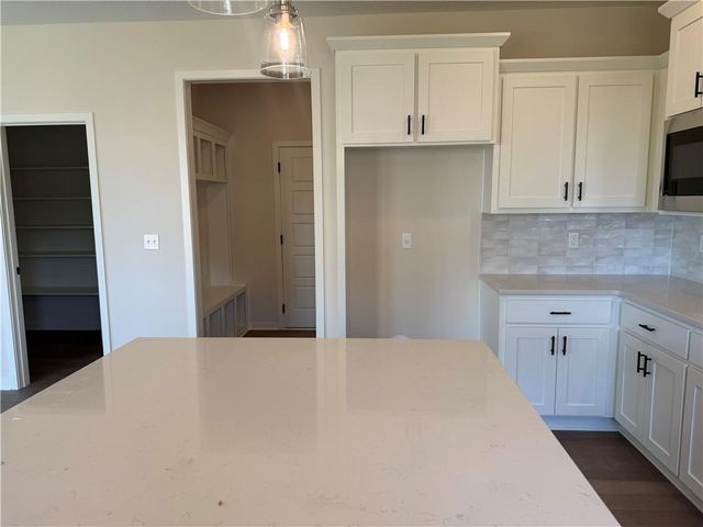 19878 W 114th Place, Olathe, KS 66061