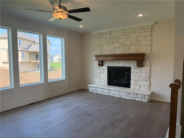 19878 W 114th Place, Olathe, KS 66061