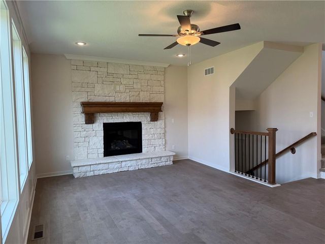19878 W 114th Place, Olathe, KS 66061