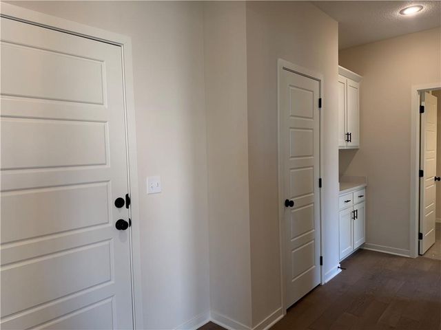 19878 W 114th Place, Olathe, KS 66061