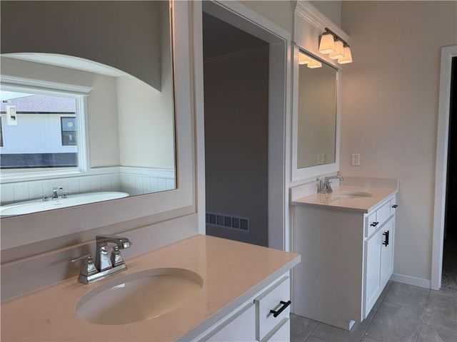 19878 W 114th Place, Olathe, KS 66061