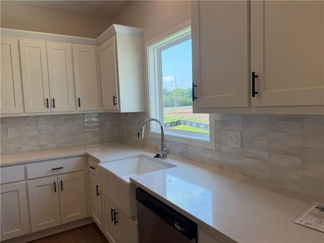 19878 W 114th Place, Olathe, KS 66061