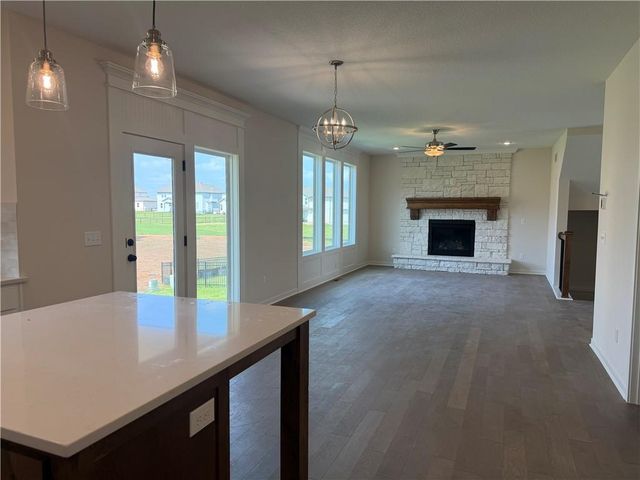 19878 W 114th Place, Olathe, KS 66061