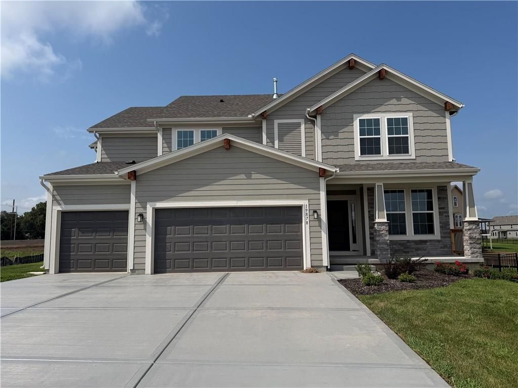 19878 W 114th Place, Olathe, KS 66061