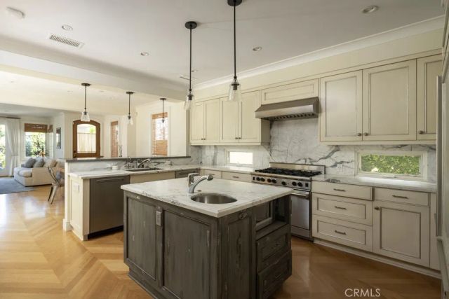 512 Avocado Avenue, Corona Del Mar, CA 92625