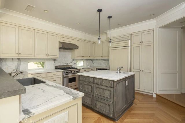 512 Avocado Avenue, Corona Del Mar, CA 92625