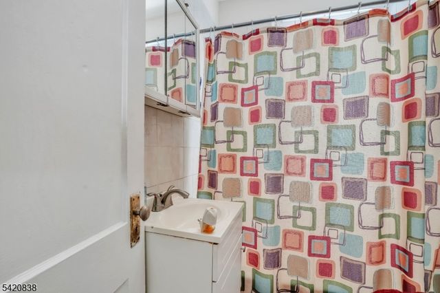 752 S Broad St, Elizabeth City, NJ 07202