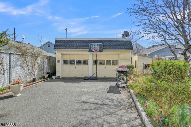 752 S Broad St, Elizabeth City, NJ 07202