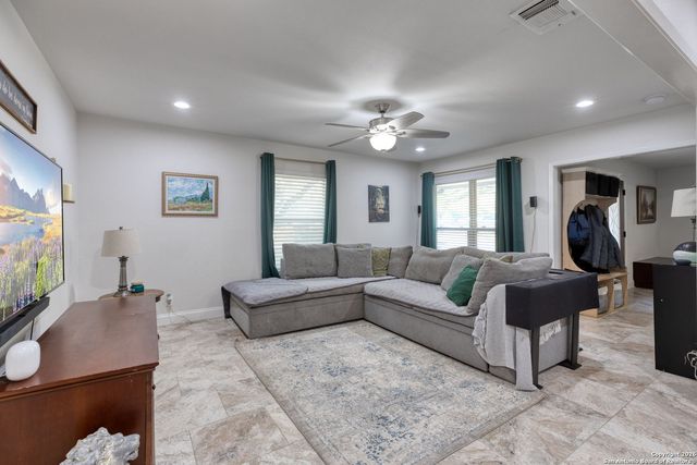 614 Moorside, Windcrest, TX 78239