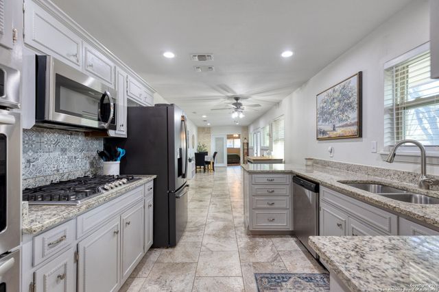 614 Moorside, Windcrest, TX 78239