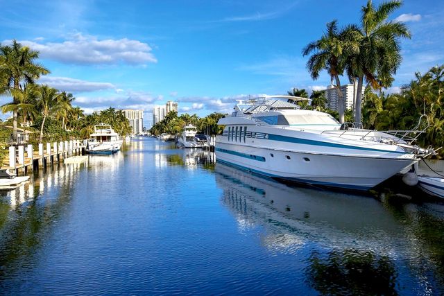 1701 Marina Isle Way 202, Jupiter, FL 33477