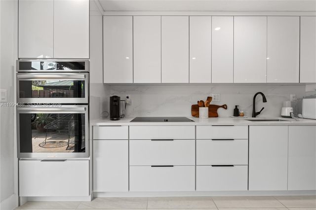 10908 NW 7th St 403, Miami, FL 33172