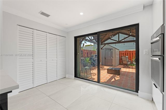 10908 NW 7th St 403, Miami, FL 33172