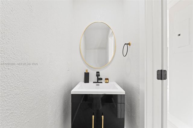 10908 NW 7th St 403, Miami, FL 33172