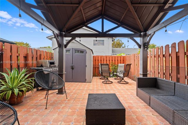 10908 NW 7th St 403, Miami, FL 33172