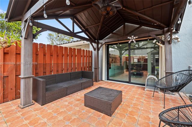 10908 NW 7th St 403, Miami, FL 33172