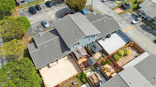 10908 NW 7th St 403, Miami, FL 33172