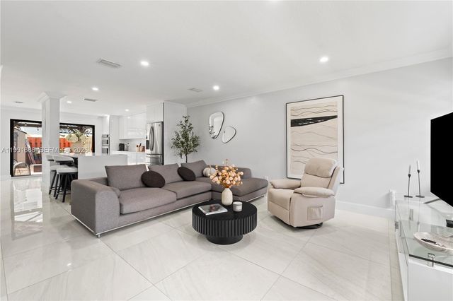 10908 NW 7th St 403, Miami, FL 33172