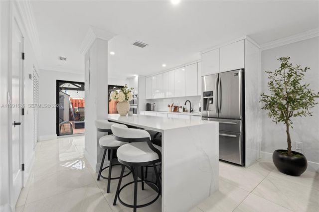 10908 NW 7th St 403, Miami, FL 33172