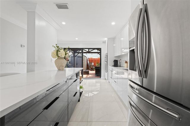 10908 NW 7th St 403, Miami, FL 33172