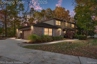 5946 Cherry Crest Drive, West Bloomfield, MI 48322