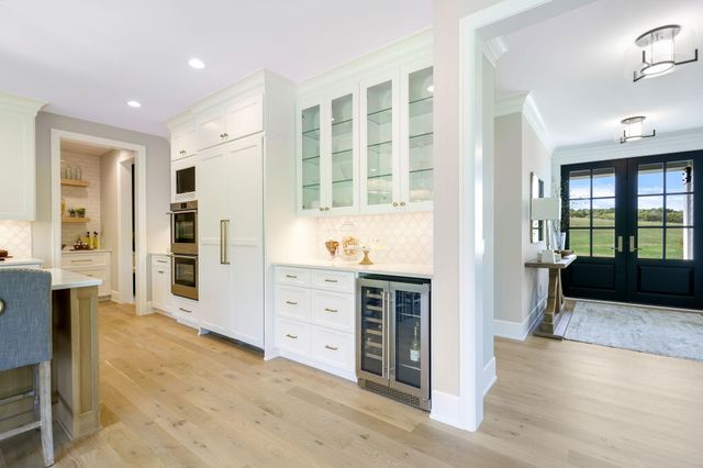 3941 White Oak Lane, Chanhassen, MN 55331