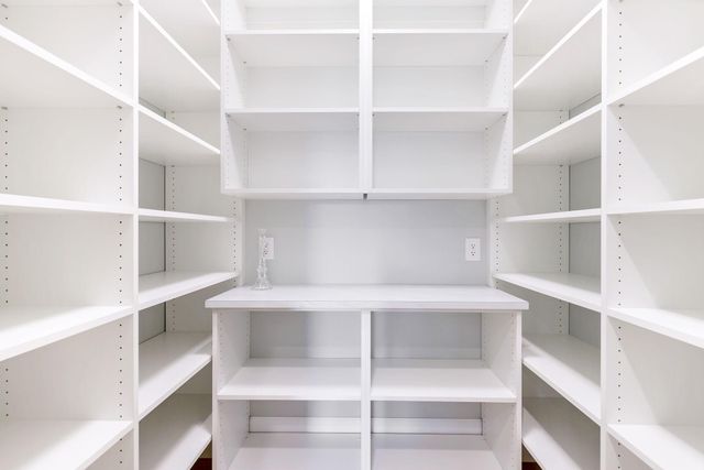 3941 White Oak Lane, Chanhassen, MN 55331