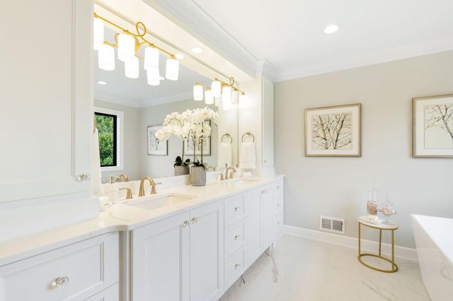 3941 White Oak Lane, Chanhassen, MN 55331