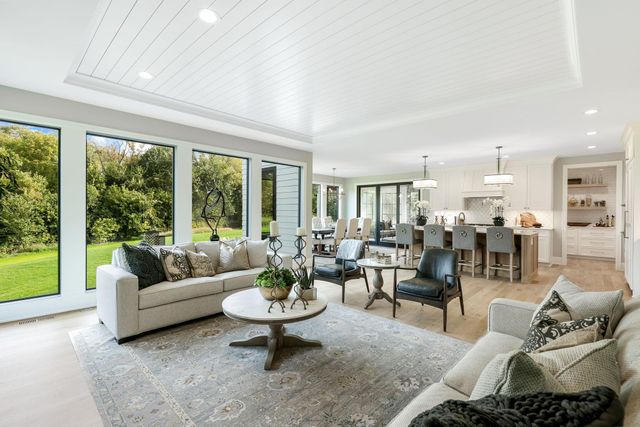 3941 White Oak Lane, Chanhassen, MN 55331