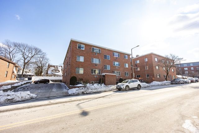 354 Market St 9, Boston, MA 02135