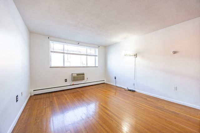 354 Market St 9, Boston, MA 02135