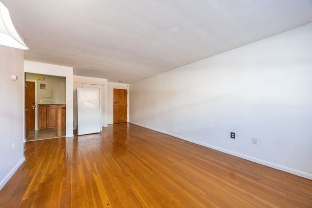 354 Market St 9, Boston, MA 02135