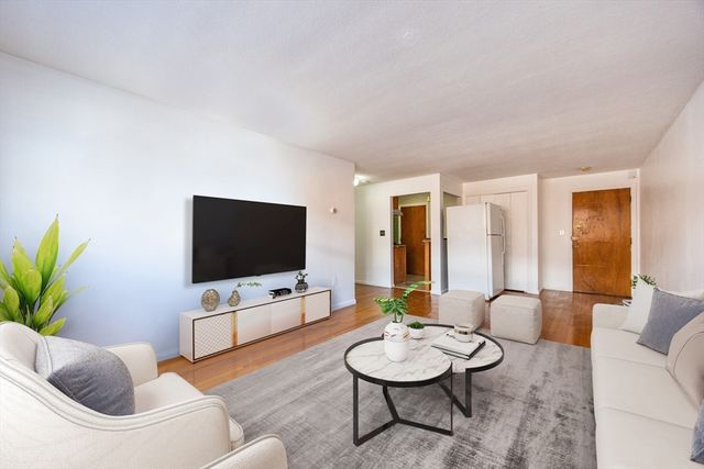 354 Market St 9, Boston, MA 02135