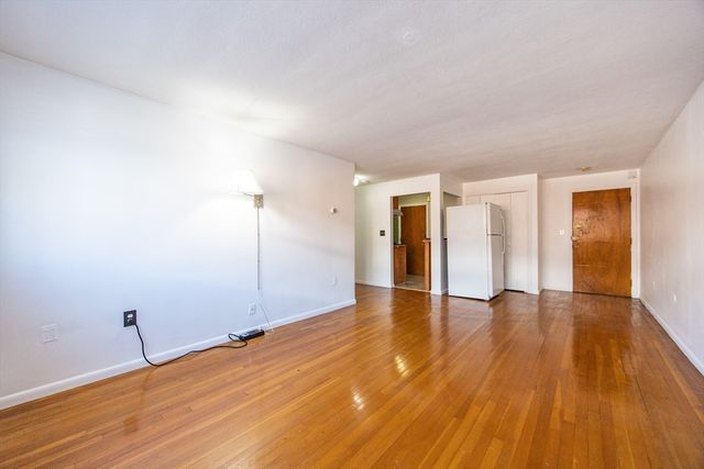 354 Market St 9, Boston, MA 02135