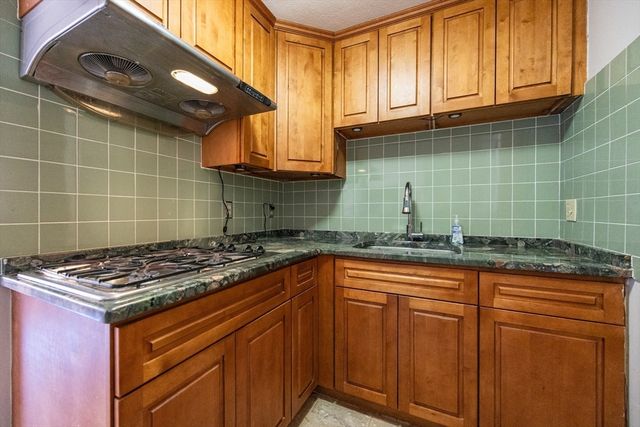 354 Market St 9, Boston, MA 02135