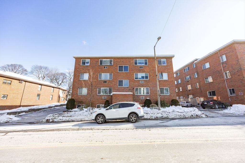 354 Market St 9, Boston, MA 02135