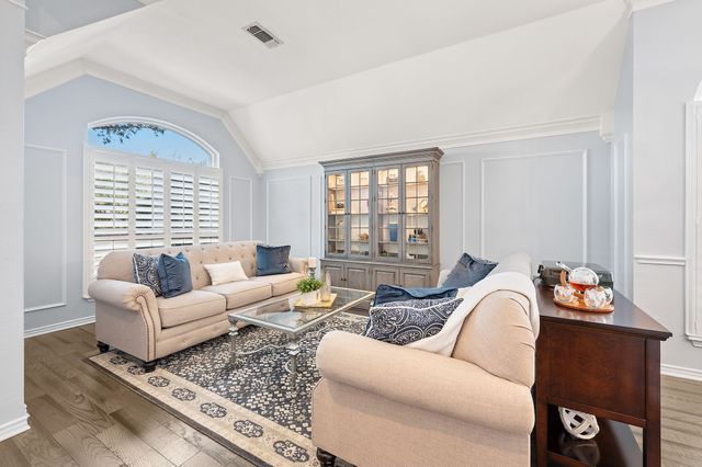 8608 Twisted Oaks Way, North Richland Hills, TX 76182