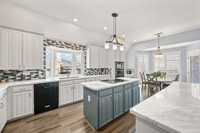 8608 Twisted Oaks Way, North Richland Hills, TX 76182