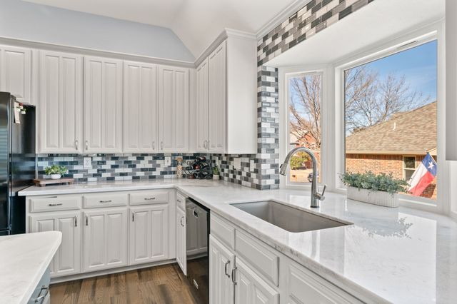 8608 Twisted Oaks Way, North Richland Hills, TX 76182