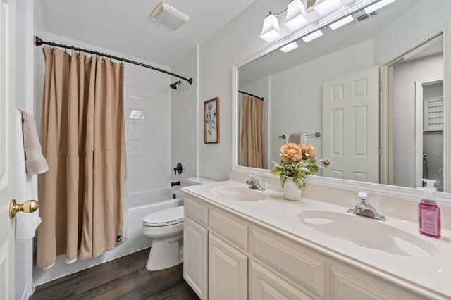 8608 Twisted Oaks Way, North Richland Hills, TX 76182